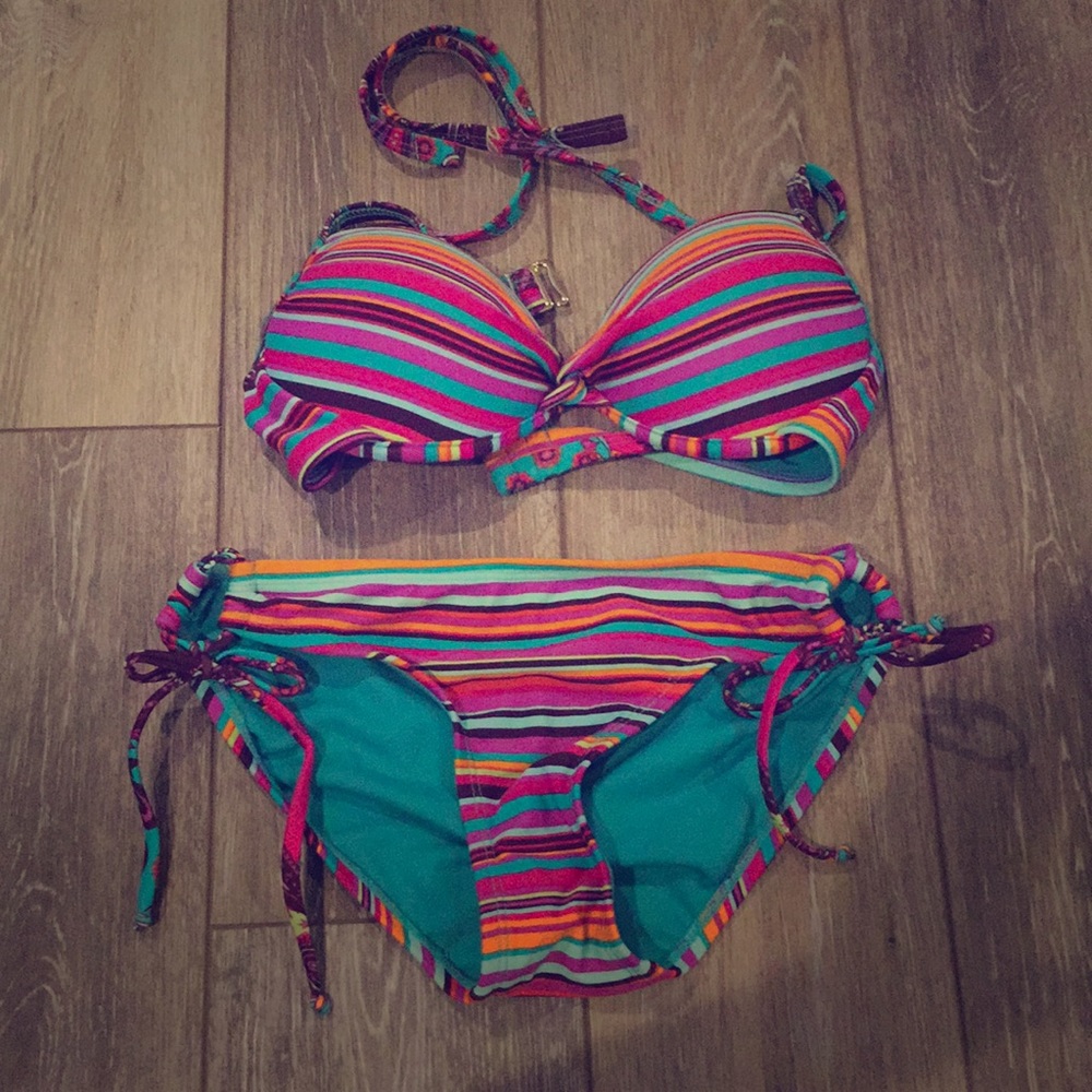 Xhilaration swim suit size small